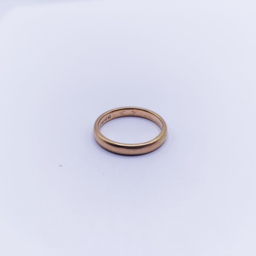 140 - An 18ct gold wedding band, ring size O, 3.9 g