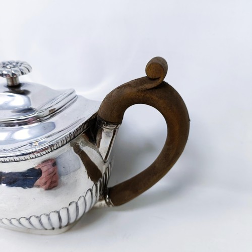 417 - A George III silver teapot, London 1808, 13.3 ozt