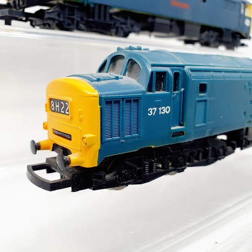 7 - An OO gauge Intercity locomotive and three others (4)