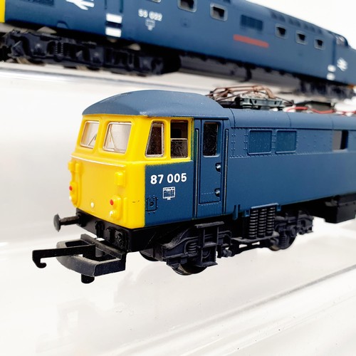 7 - An OO gauge Intercity locomotive and three others (4)