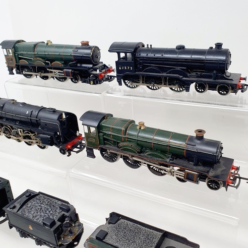 18 - A Hornby OO gauge 4-6-0 locomotive, three other locomotives and six tenders (10)