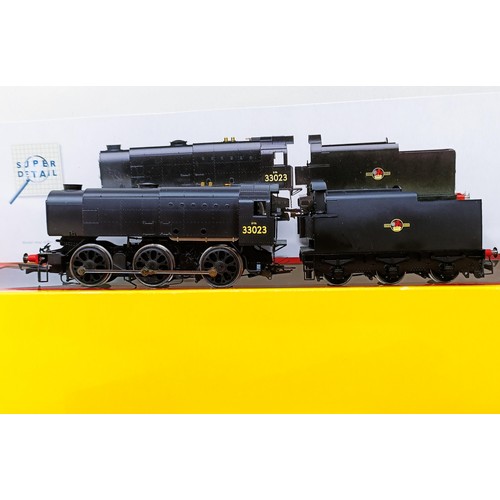 31 - A Hornby OO gauge 4-6-2 locomotive and tender, No R078 boxed, and a 0-6-0 locomotive and tender, No ... 