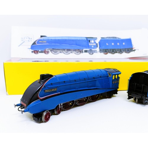 41 - A Hornby OO gauge 4-6-2 locomotive and tender, No R2059, boxed Provenance: Deceased single owner col... 