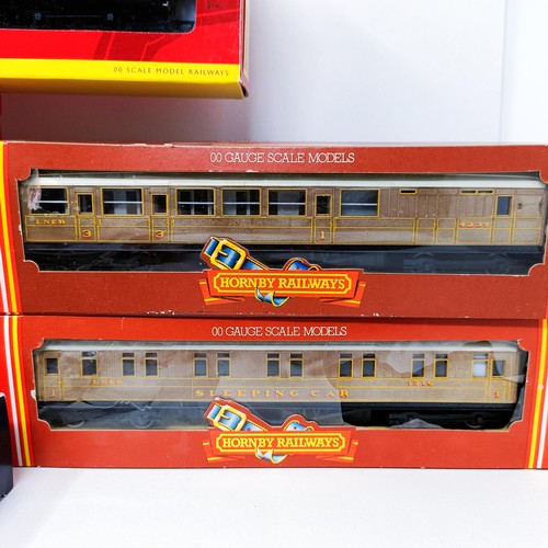 48 - A Bachmann OO gauge carriage, No 34-500, 34-100, a Hornby carriage No R4302A, R4318B, R478, R479, R4... 