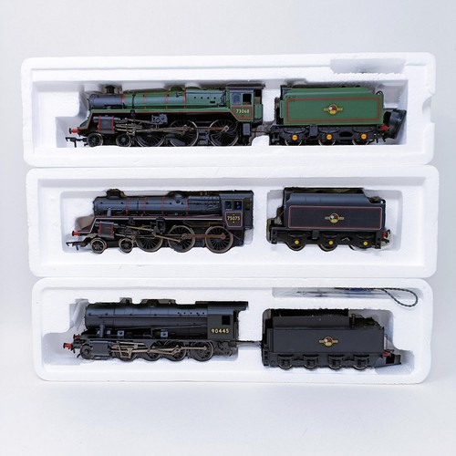 49 - A Bachmann OO gauge 4-6-0 locomotive and tender, No 32-500, No 32-252 and No 31-105A, all boxed (3)
... 