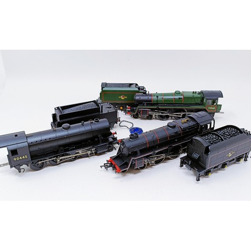 49 - A Bachmann OO gauge 4-6-0 locomotive and tender, No 32-500, No 32-252 and No 31-105A, all boxed (3)
... 