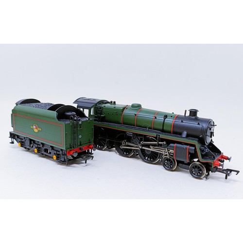 49 - A Bachmann OO gauge 4-6-0 locomotive and tender, No 32-500, No 32-252 and No 31-105A, all boxed (3)
... 