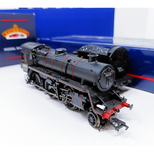 54 - A Bachmann OO gauge 0-6-0 locomotive, No 32-226, No 31-975A, No 32-953DC (3)
Provenance: Deceased si... 