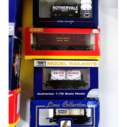 69 - A Hornby OO carriage, No R4155, and assorted other Hornby and Bachmann carriages (box)
Provenance: D... 