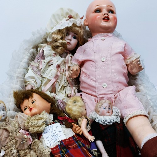 85 - Assorted 20th century dolls, and teddy bears (2 boxes)