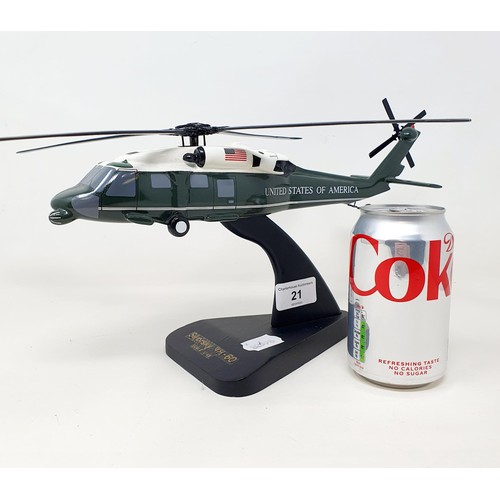 21 - A model of a Sikorsky VH60, in American presidential livery, 1:48 scale