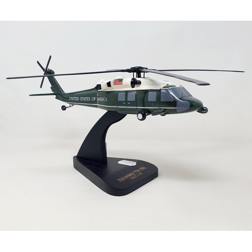 21 - A model of a Sikorsky VH60, in American presidential livery, 1:48 scale