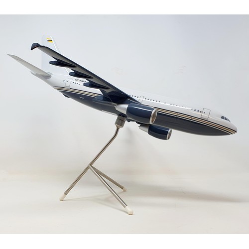 34 - A model of an Airbus A310, 49 cm wide