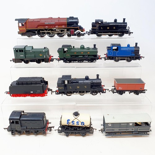 74 - An OO gauge 0-6-0 locomotive, assorted other locomotives, carriages, and related items (box)