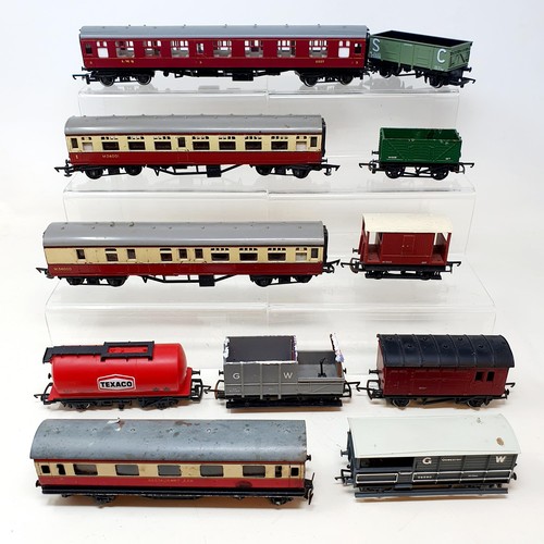 74 - An OO gauge 0-6-0 locomotive, assorted other locomotives, carriages, and related items (box)