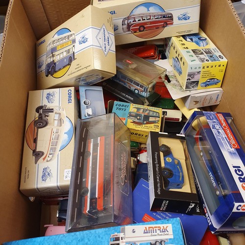 77 - A Corgi model bus, No OM46701B, and assorted other model buses and cars, some boxed (box)