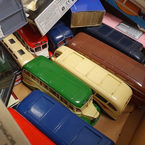 77 - A Corgi model bus, No OM46701B, and assorted other model buses and cars, some boxed (box)