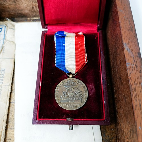 164 - The Leighton Family Medals: a British War Medal and Victory Medal pair, awarded to (Nurse) Clara Lei... 