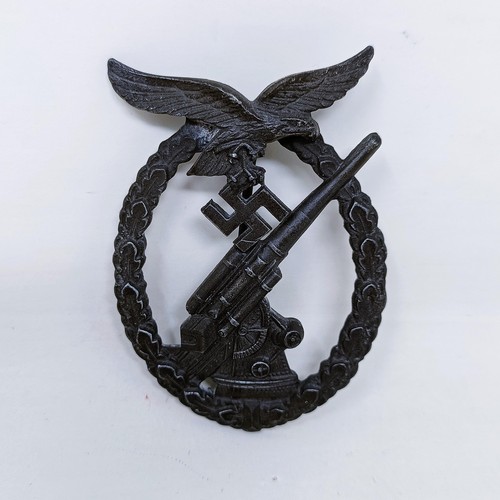 141 - A German Third Reich anti-aircraft flak battle badge 
Provenance:  Formerly the property of Richard ... 