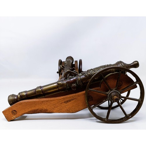 134 - A pair of Continental bronze table top cannons, drilled, the barrels 27 cm (2)