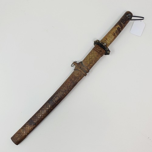 190 - A Japanese Tanto, the 27 cm blade with characters, having a single molded handle, in a scabbard, 45 ... 