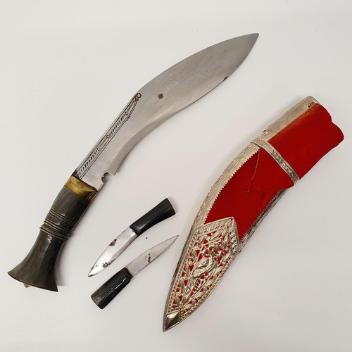 180 - A modern presentation Kukri, with silver coloured metal mounts, 39 cm, in a table top display cabine... 