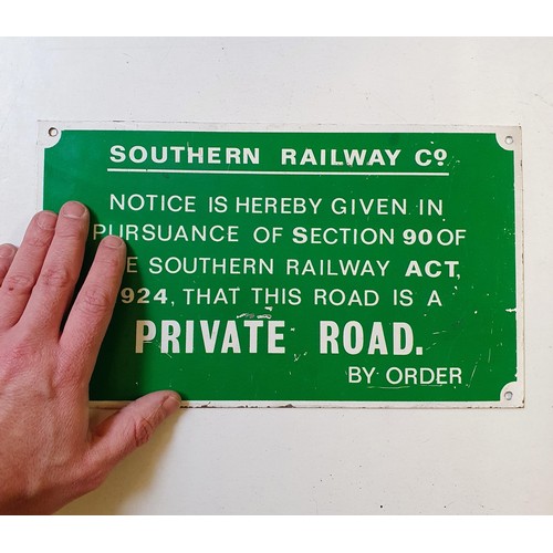 45 - A Southern Railway Co enamel sign, 18 x 30 cm