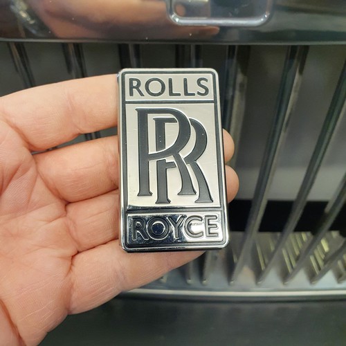 3 - A Rolls-Royce grille assembly, probably for a Phantom, with Rolls-Royce RR badge, to be inset