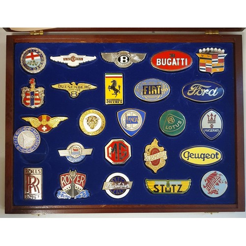 143 - A Danbury Mint display set of Badges of the World's Great Motor Cars, comprising twenty five motor c... 