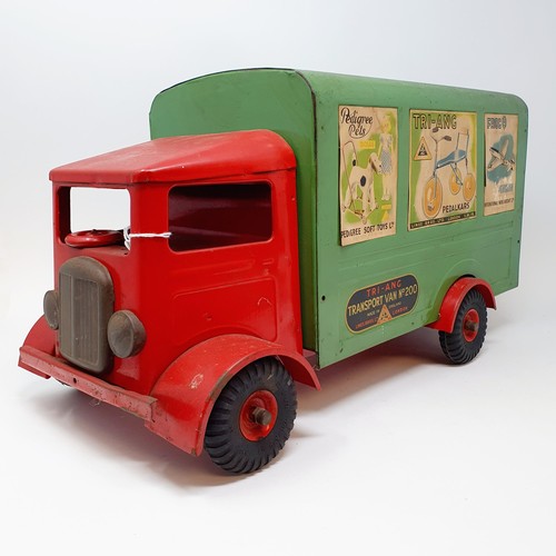 28 - A Tri-Ang green and red truck