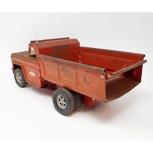 27 - A Tri-Ang Structo red dump truck