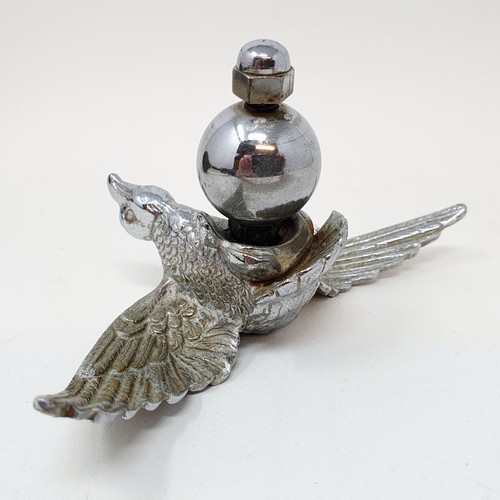 117 - A car mascot, in the form of an eagle in flight