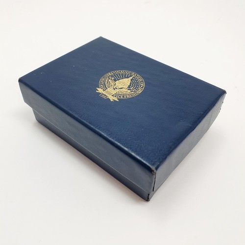 282 - A set of American Presidential Inauguration cufflinks, and a matching tie pin, dated 1997, boxed 
Pr... 