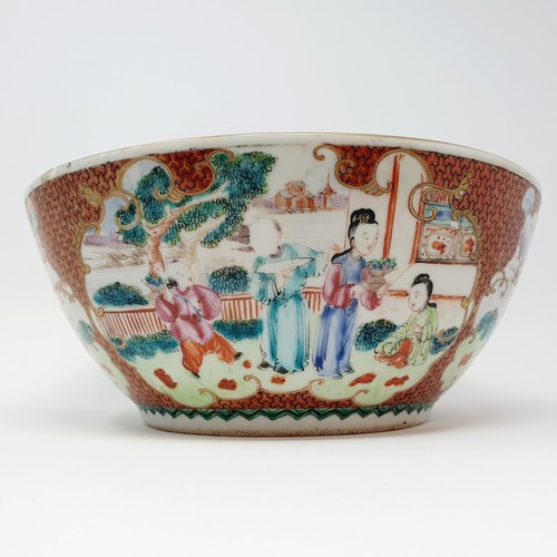 354 - A Chinese export ware bowl, decorated figures, 28 cm diameter