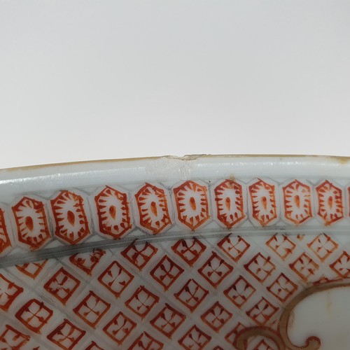 354 - A Chinese export ware bowl, decorated figures, 28 cm diameter