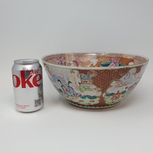 354 - A Chinese export ware bowl, decorated figures, 28 cm diameter