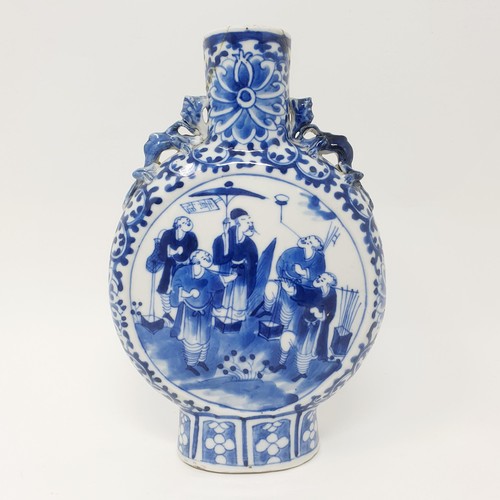 315 - A Chinese underglazed blue and white moon flask, decorated figures, 21 cm high