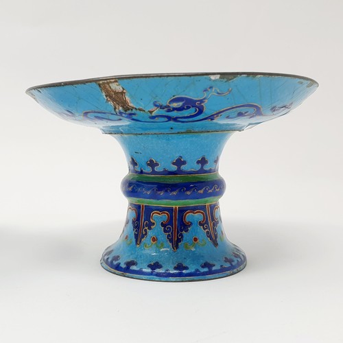 375 - A pair of Chinese enamel stands, 13 cm diameter