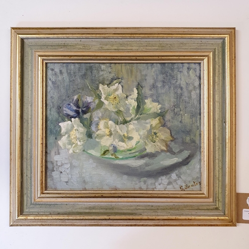 700 - Sophie Yeates, a still life of flowers, oil on canvas, signed, 25 x 30 cm, artist's label verso