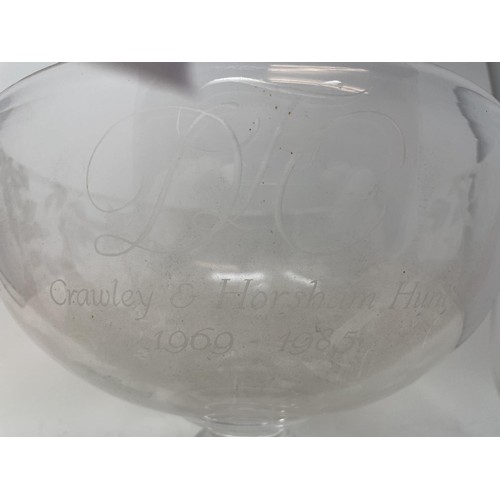 510 - An engraved glass bowl, decorated a fox, reading Crawley & Horsham Hunt, 1969-1985, 27 cm diameter