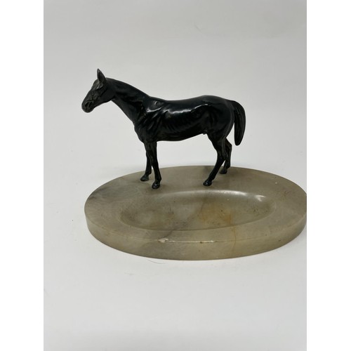 536 - An onyx desk stand, with a horse finial, 17 cm wide