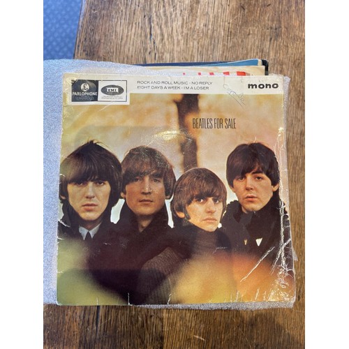 286 - Assorted LP vinyl records and singles, to include The Beatles, The Monkees, The Rolling Stones, and ... 