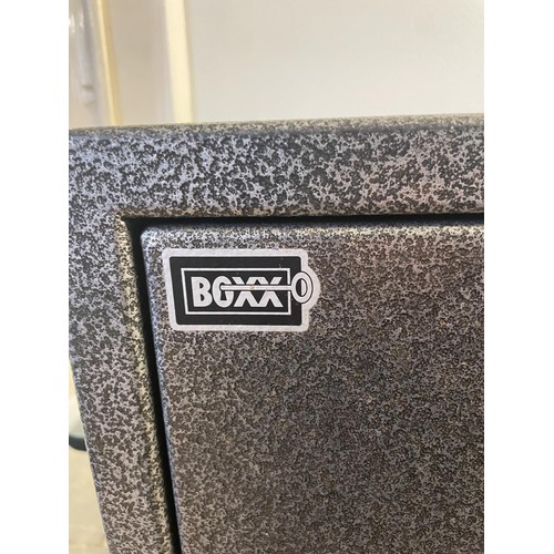 540 - A Boxx gun safe, 135 cm high x 36 cm wide