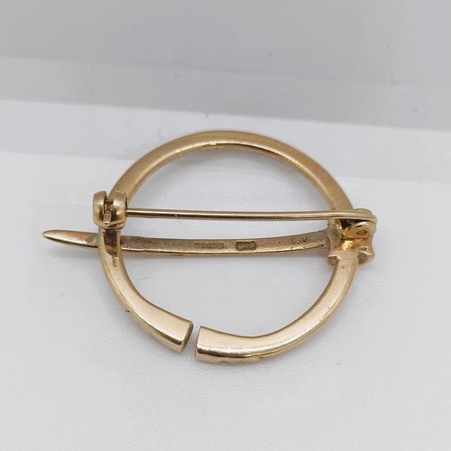 102 - A 9ct gold brooch, by Ola Gorie, 5.5 g