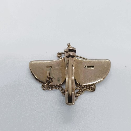 106 - A 9ct gold brooch, in the form of a whale's tail, by Ola Gorie, 7.3 g