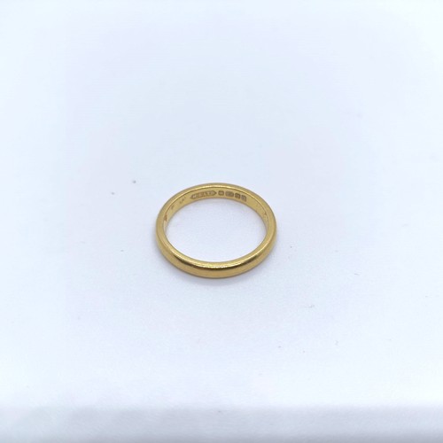 108 - A 22ct gold wedding band, ring size M, 4.8 g