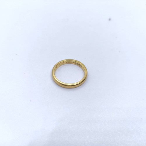 108 - A 22ct gold wedding band, ring size M, 4.8 g