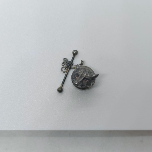 119 - A silver coloured metal tie pin, in the form of a fox