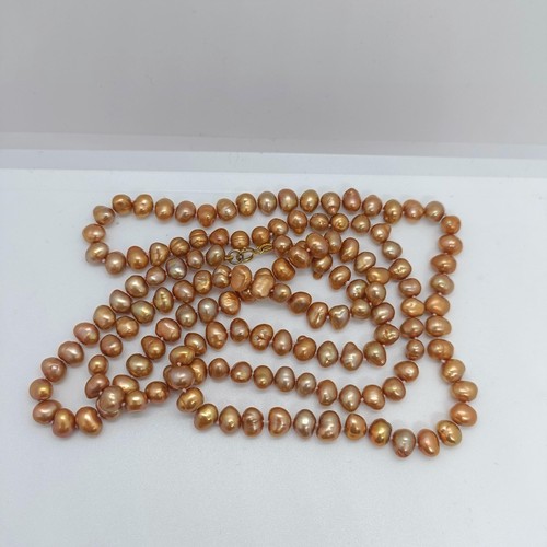 124 - A coloured cultured pearl necklace  Provenance: From a large single owner collection of jewellery co... 