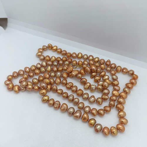 124 - A coloured cultured pearl necklace  Provenance: From a large single owner collection of jewellery co... 